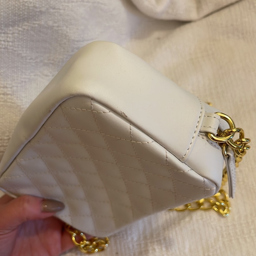 IMAN - white, link chain mini leather crossbody- EUC - Picture 4 of 6